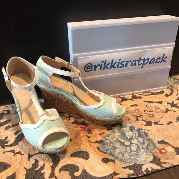 Tommy Hilfiger Shoes - ❤️4/$10❤️ Tommy Hilfiger wedge heels